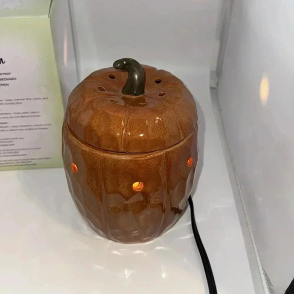 Scentsy Authentic Fragrance Wax Warmer Fall/Thanksgiving/Halloween PUMPKIN - Picture 4 of 11
